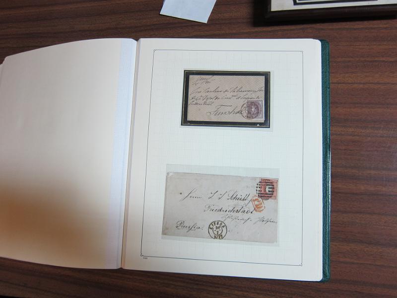 0018 (56).JPG -     Lote:    18      Marcofilia      Lotes Especiais       Descrição:         Portugal &mdash; Colecção especializada em dois álbuns com estudo especializado das marcas de duplo círculo e circulares de Lisboa, com selos de diversas emissões e cartas. Lote a ver.        Lote       Valor Base:     &euro; 1.000,00     Valor Venda:     Retirado     